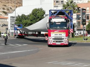 camion-palas-eolicas
