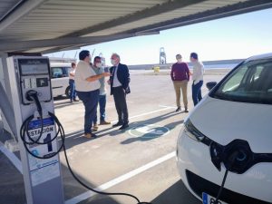 El Puerto estatal de Carboneras abre al público dos cargadores de vehículos eléctricos