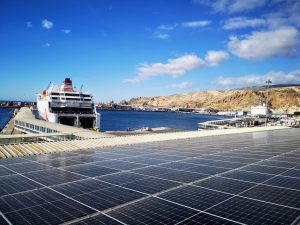 Placas solares de la instalación fotovoltaica del Puerto de Almería