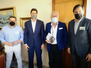 Miembros del grupo de librepensadores Líderes del Sentido Común visitan el Puerto