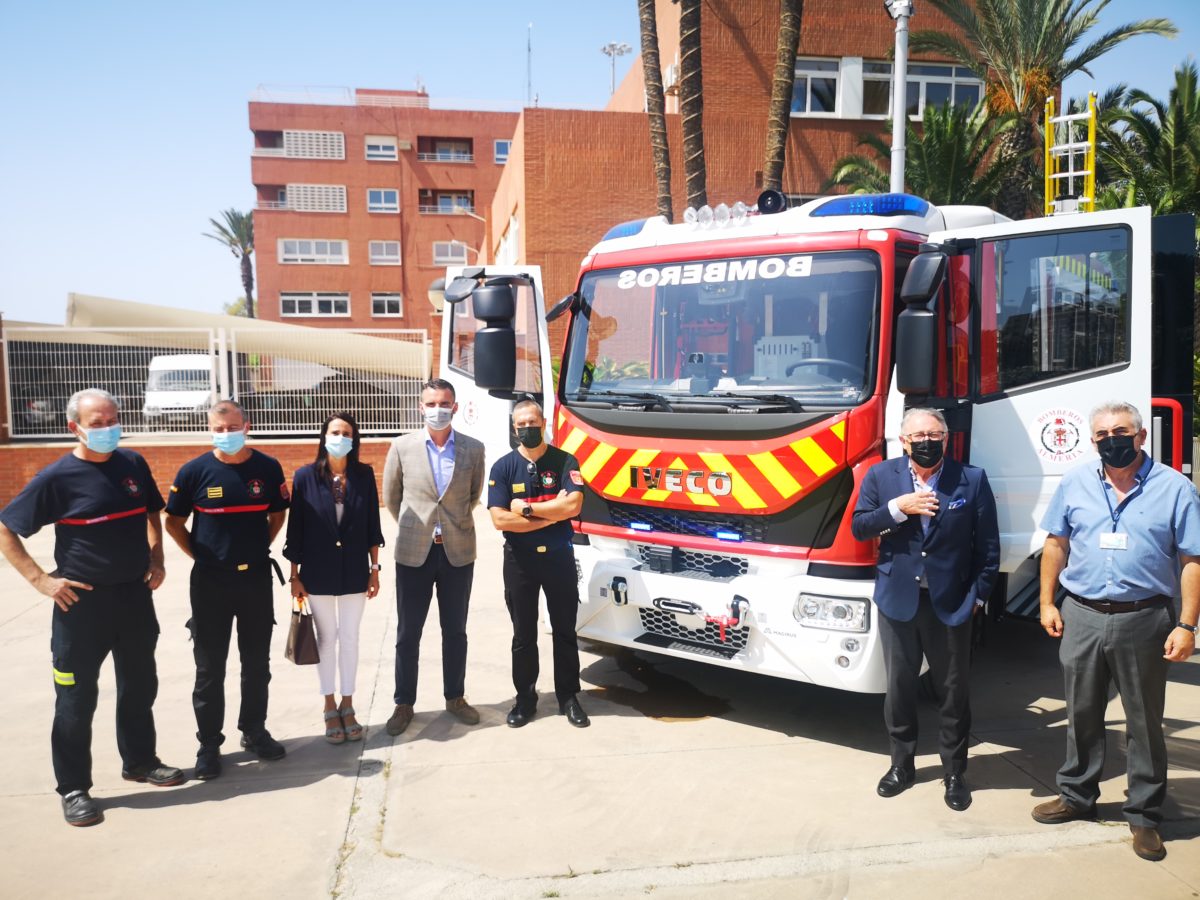 Acto de entrega del camión de Bomberos de la Autoridad Portuaria al Ayuntamiento de Almería