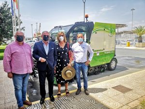 Presentación de la nueva barredora de Cespa para el Puerto de Almería, patentada por Piquersa