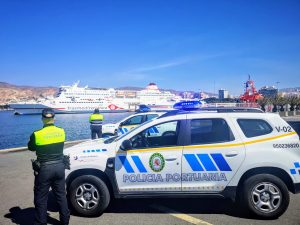 Policías portuarios en el Puerto de Almería