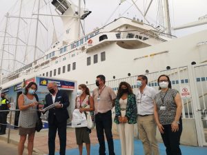 El presidente y directivos de la APA dan la bienvenida al crucero Wind Surf