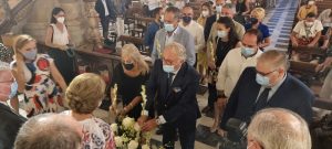 El presidente de la APA, junto a la consejera de Cultura, en la ofrenda floral a la Virgen del Mar