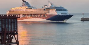 El crucero Marella Explorer 2, en la bocana del Puerto