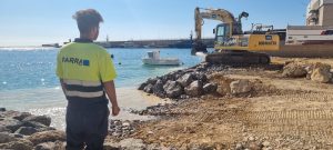Obras de construcción de la nueva rampa de varado de barcos pequeños