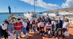 Un momento de la visita de alumnos del centro de FP María Inmaculada al Puerto
