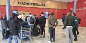 Paasajeros en la Estación Marítima de Almería