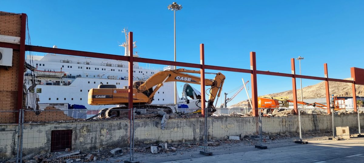 Demolición del viejo PIF para la nueva sede policial del Puerto