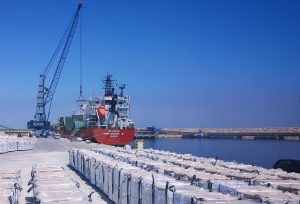 Puerto de Carboneras. Carga de graneles sólidos