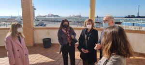 Terraza de la cafetería-restaurante Marítima, del Puerto de Almería