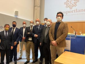 El presidente de la APA y representantes de la Comunidad Portuaria de Almería, en la constitución de Clusportland