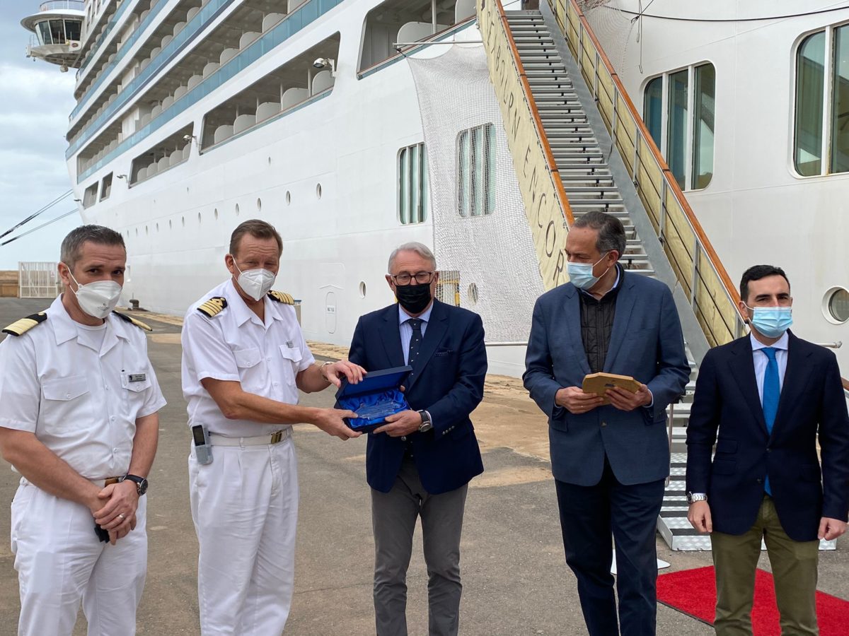 Bienvenida al crucero Seabourn Encore, en su primera escala en Almería