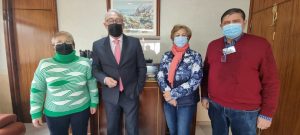 El presidente de la APA con la directiva de Manos Unidas