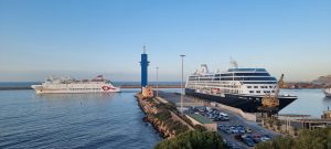 El crucero Azamara Quest, en el Muelle de Levante del Puerto de Almería