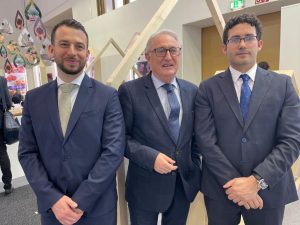 El presidente de la APA, con el gerente de la FBA, el director adjunto de López Guillén, en Fruit Logistica