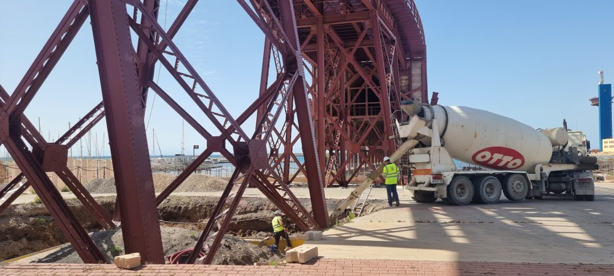 Obras de cimentación del Cable Inglés, en el Puerto de Almería