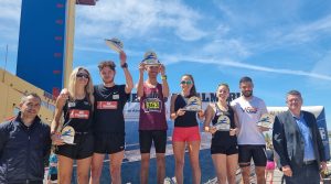 Podio masculino y femenino de los '10 Km Puerto de Almería'