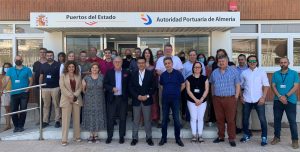 José Rafael Díaz, junto al presidente y trabajadores de la APA