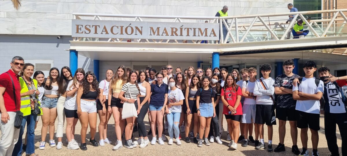 Los estudiantes del IES Sabinar, en la Estación Marítima del Puerto de Almería