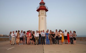 Asistentes al 'Atardecer en el Faro'