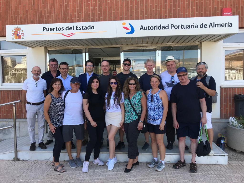 Los operadores turísticos y la naviera Story Lines, en el Puerto de Almería