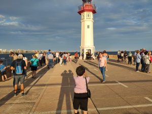 Un momento de la visita al Faro Rojo, para ver atardecer