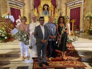 Un momento de la ofrenda floral de la APA a la Patrona de Almería