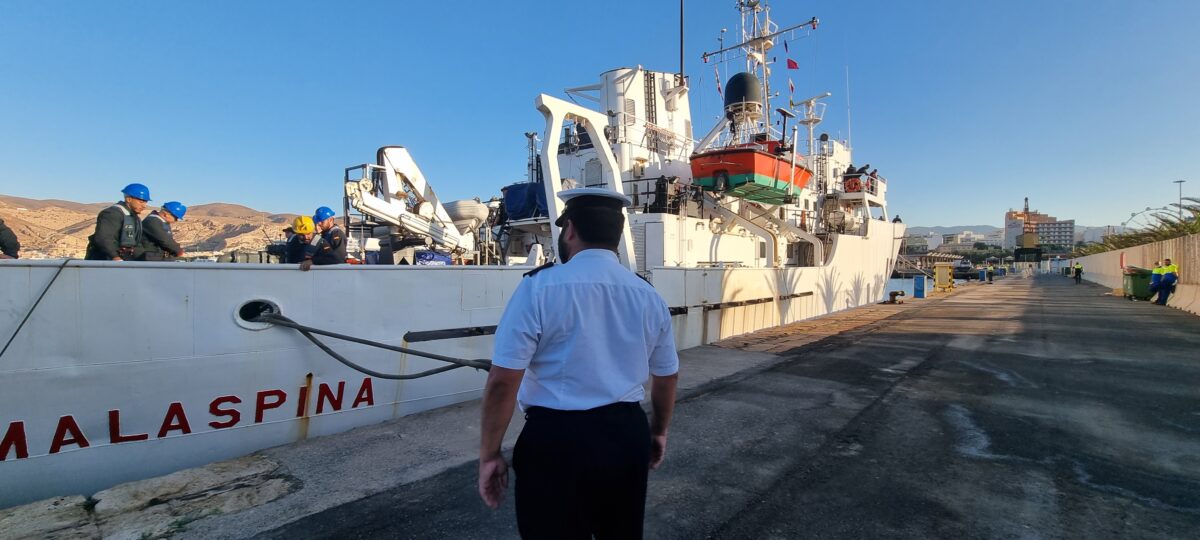 Amarre del buque hidrográfico 'Malaspina', en el Puerto de Almería