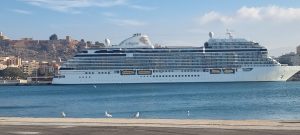 El lujoso crucero Seven Seas Splendor, en el Puerto de Almería, el año pasado