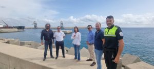 La presidenta de la APA, en el Puerto de Carboneras