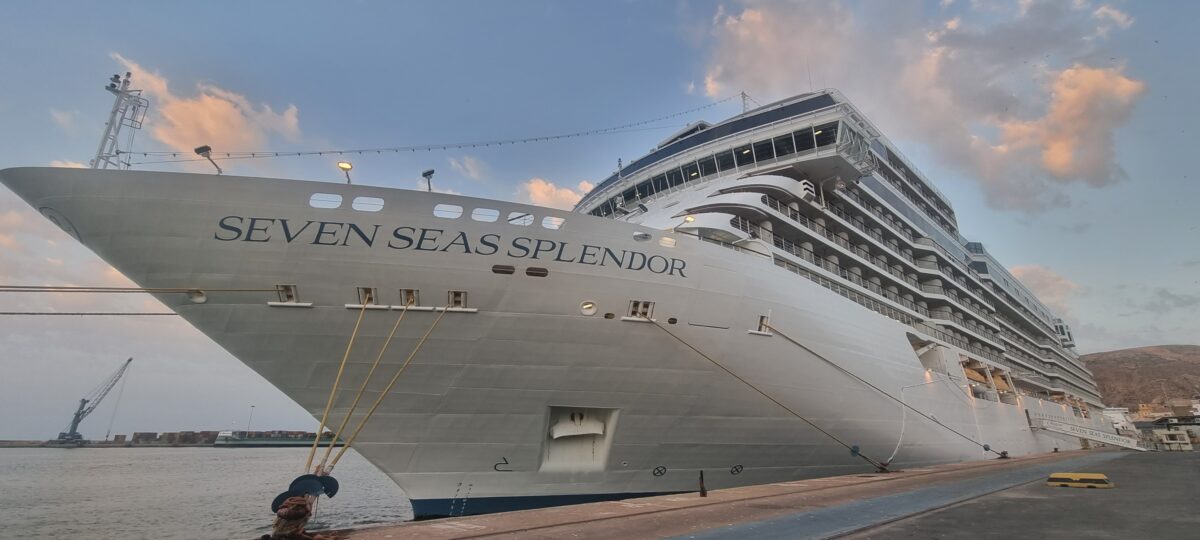 El crucero Seven Seas Splendor, el pasado día 9, en el Puerto de Almería