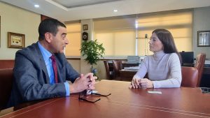 La presidenta de la APA y el cónsul de Marruecos, en un momento de la reunión
