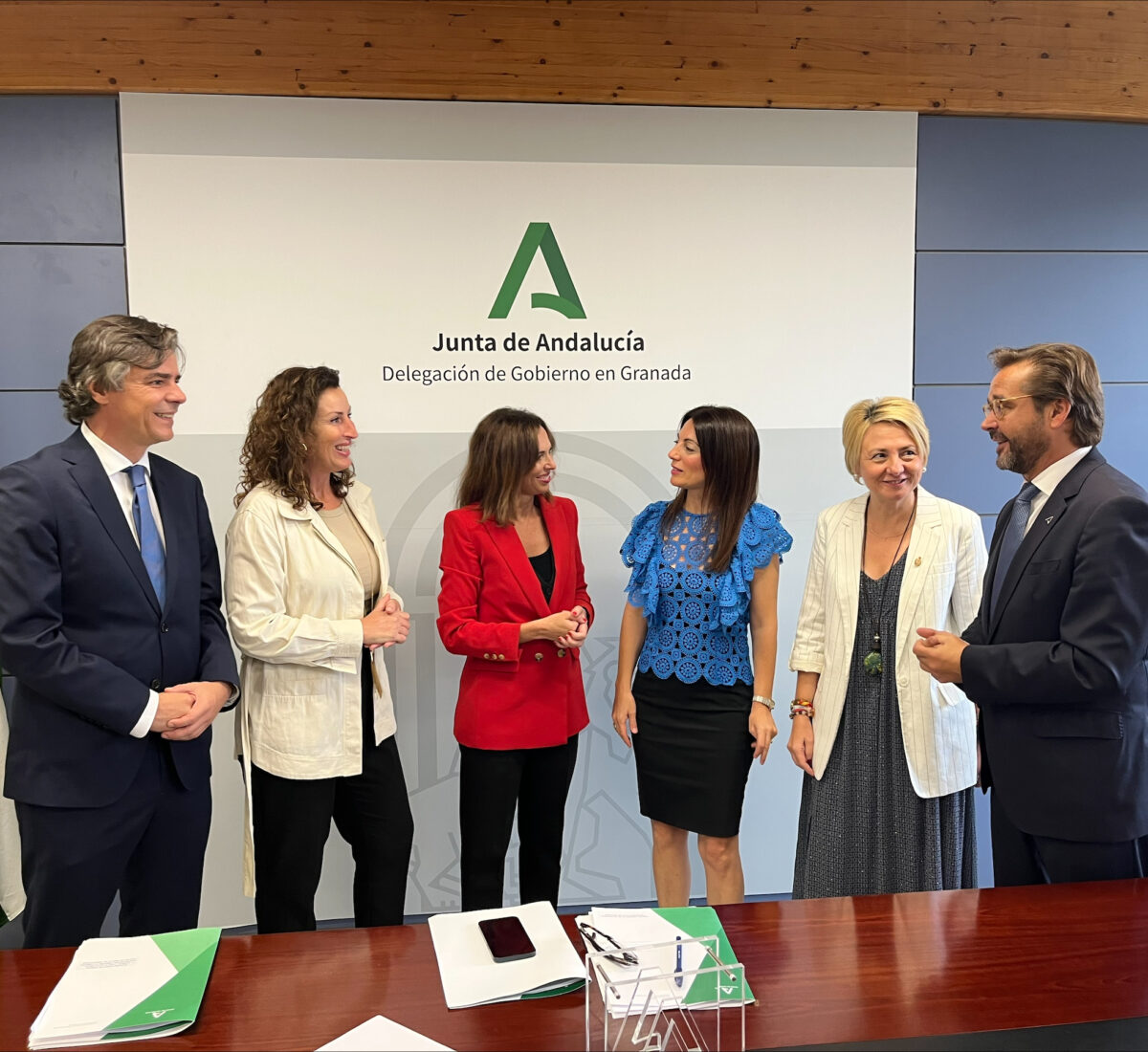 Reunión de la presidenta de la APA, Rosario Soto, y la alcaldesa de Almería, María del Mar Vázquez, con la consejera de Fomento, Rocío Díaz