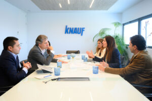La presidenta de la APA, Rosario Soto, se reúne con los CEO de Knauf Ibérica, Alberto De Luca, y Grupo Torralba, Salvador Torralba